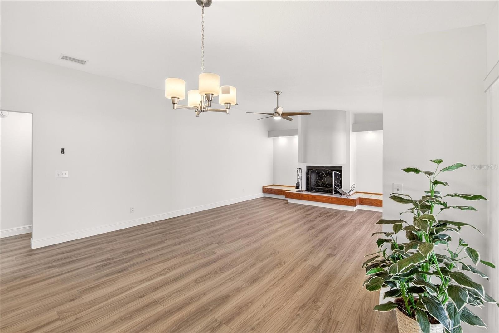 BLOOMINGDALE OAKS - Residential