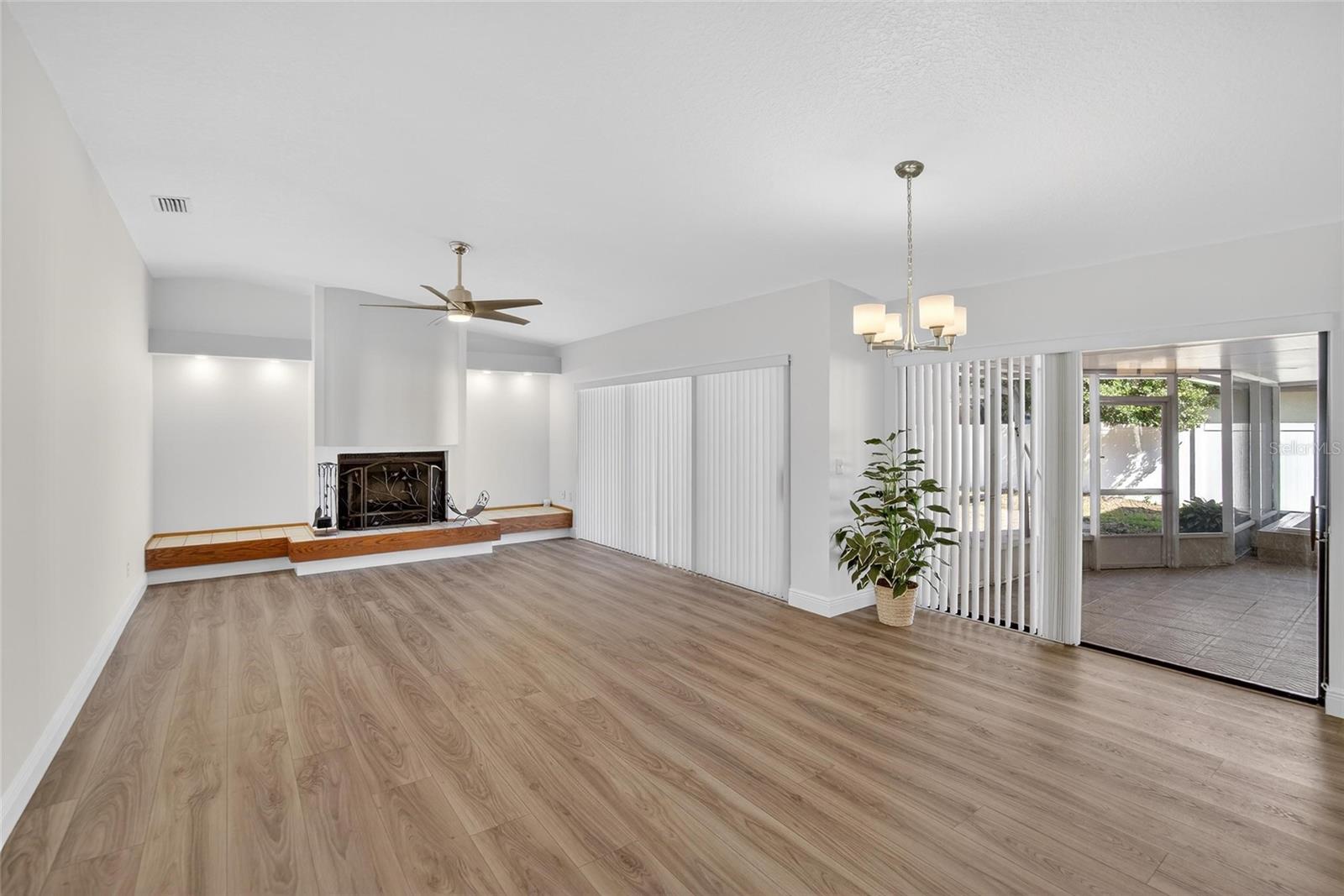 BLOOMINGDALE OAKS - Residential