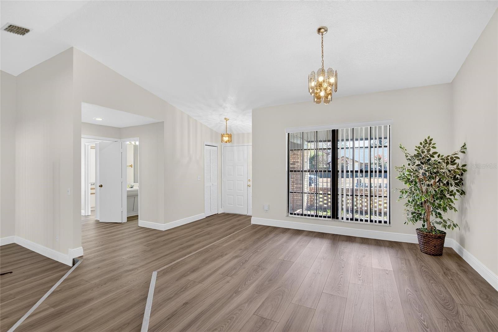 BLOOMINGDALE OAKS - Residential