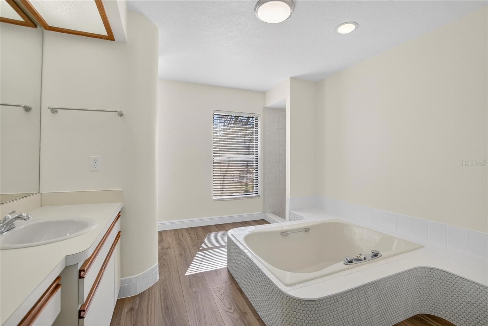 BLOOMINGDALE OAKS - Residential