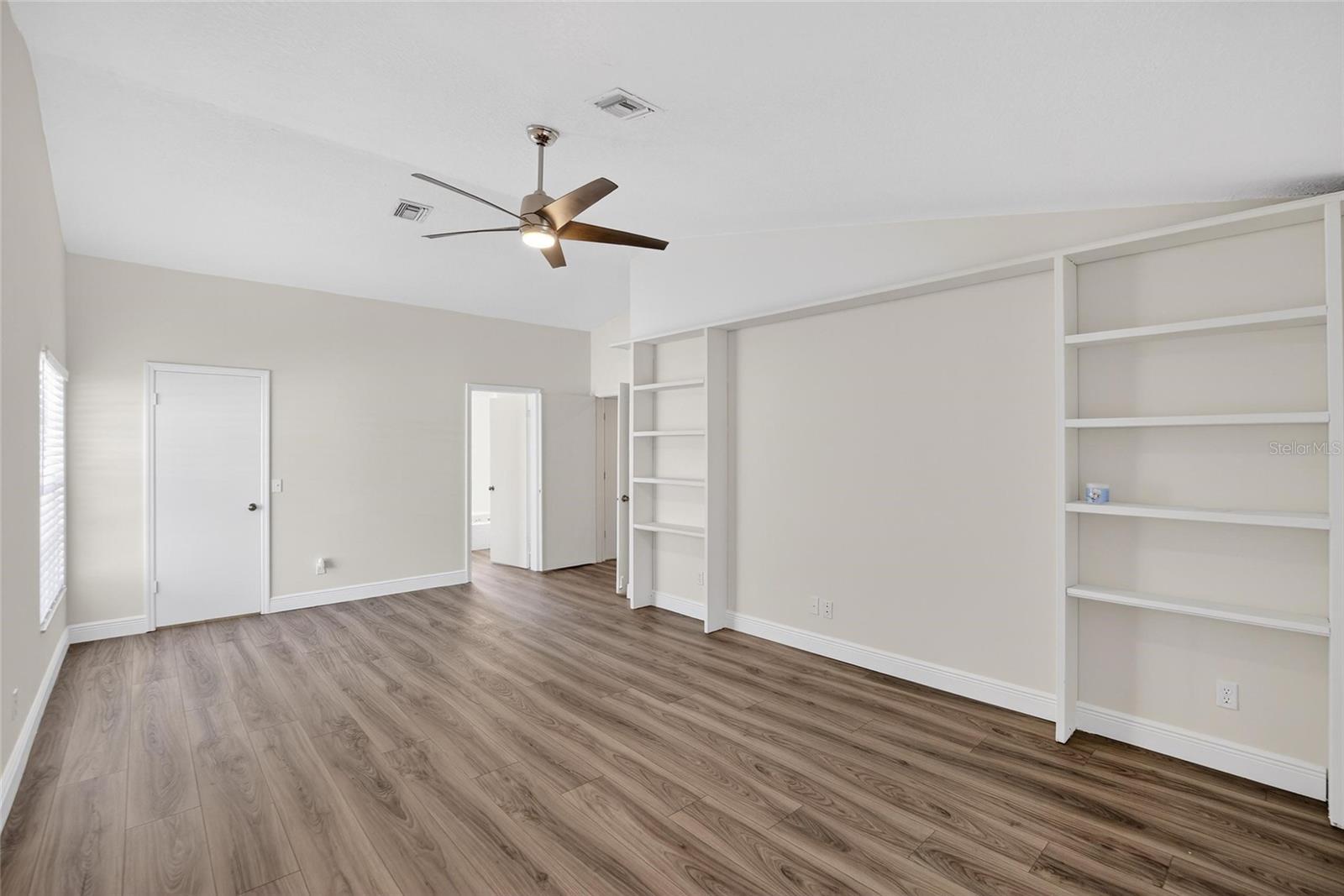 BLOOMINGDALE OAKS - Residential