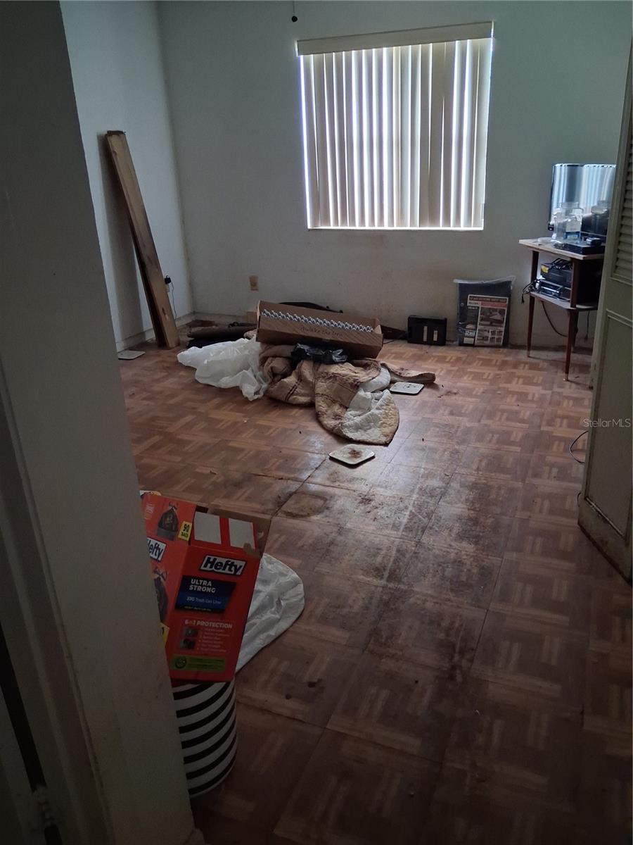 SPRING HILL UNIT 17 BLK 1157 LOT 17 - Residential