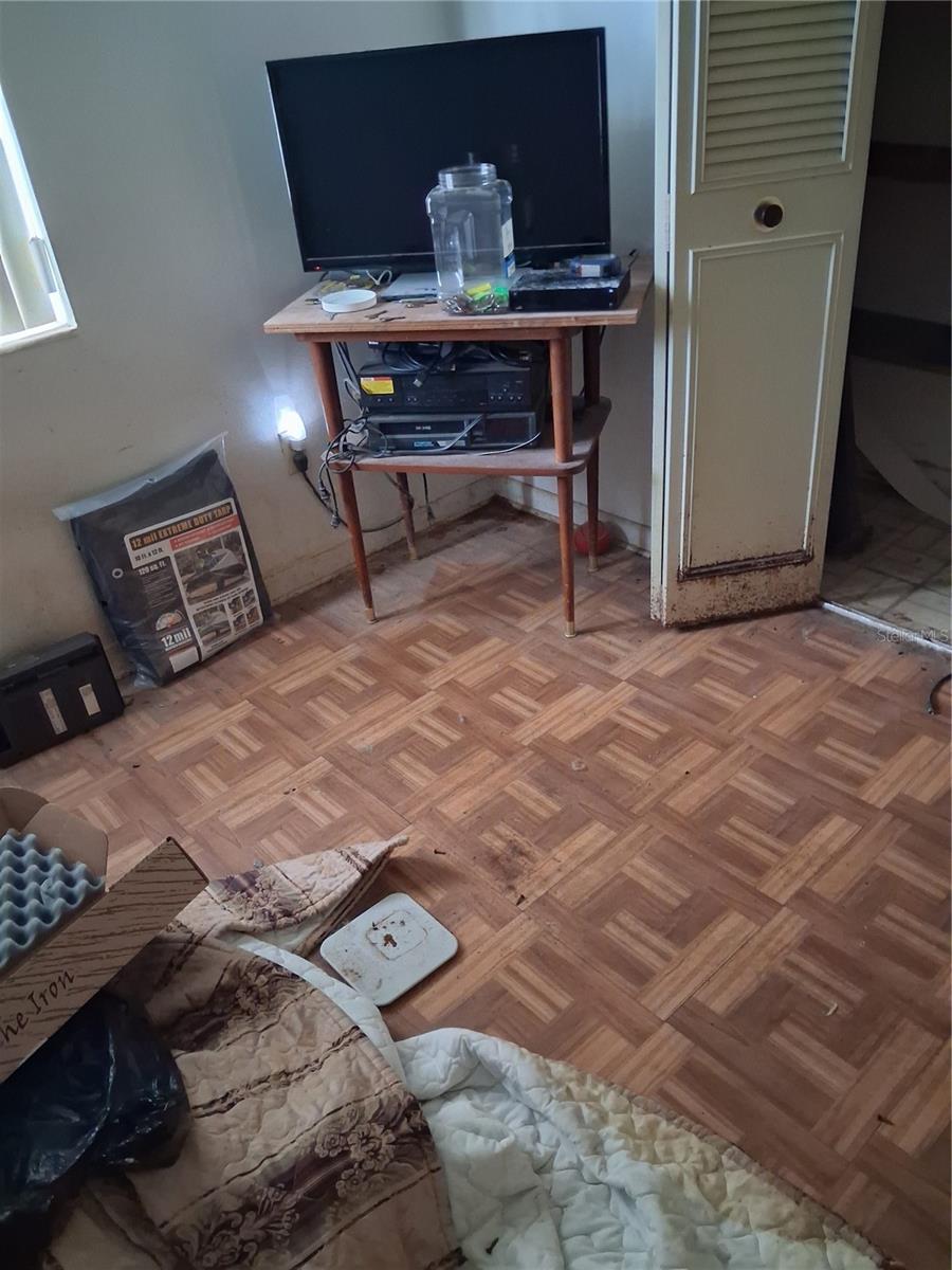 SPRING HILL UNIT 17 BLK 1157 LOT 17 - Residential