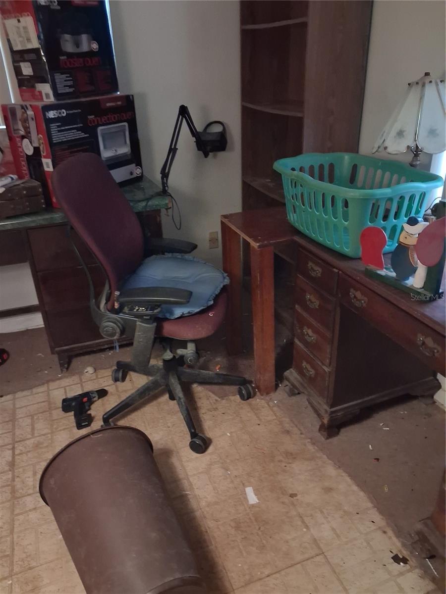 SPRING HILL UNIT 17 BLK 1157 LOT 17 - Residential