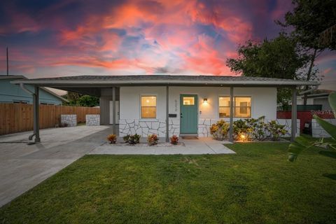 Photo of 6550 S West Shore Circle, Tampa, FL 33616 (MLS # TB8430082)