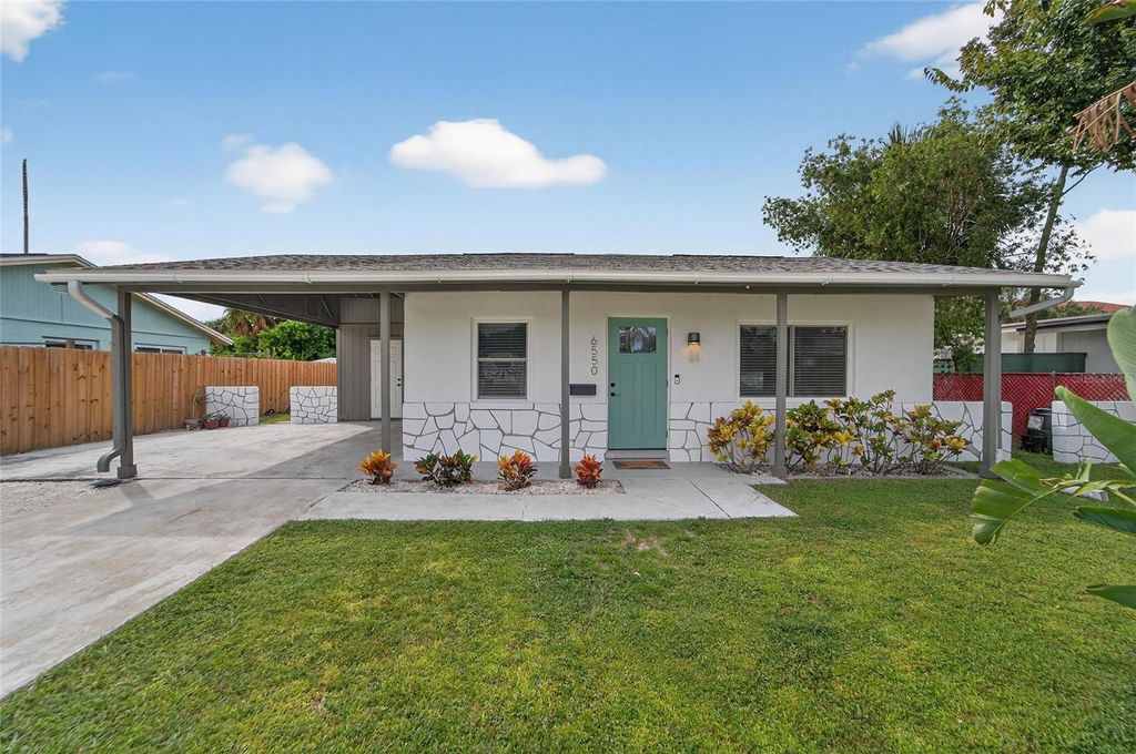 Photo of 6550 S West Shore Circle, Tampa, FL 33616 (MLS # TB8430082)