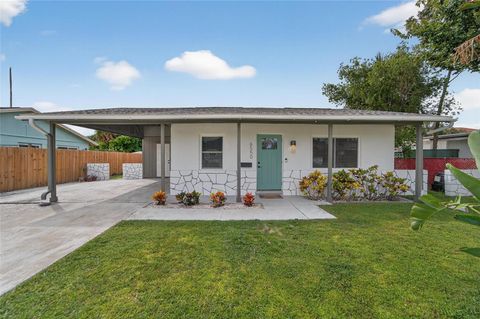 Photo of 6550 S West Shore Circle, Tampa, FL 33616 (MLS # TB8430082) Photo of 6550 S West Shore Circle, Tampa, FL 33616 (MLS # TB8430082)