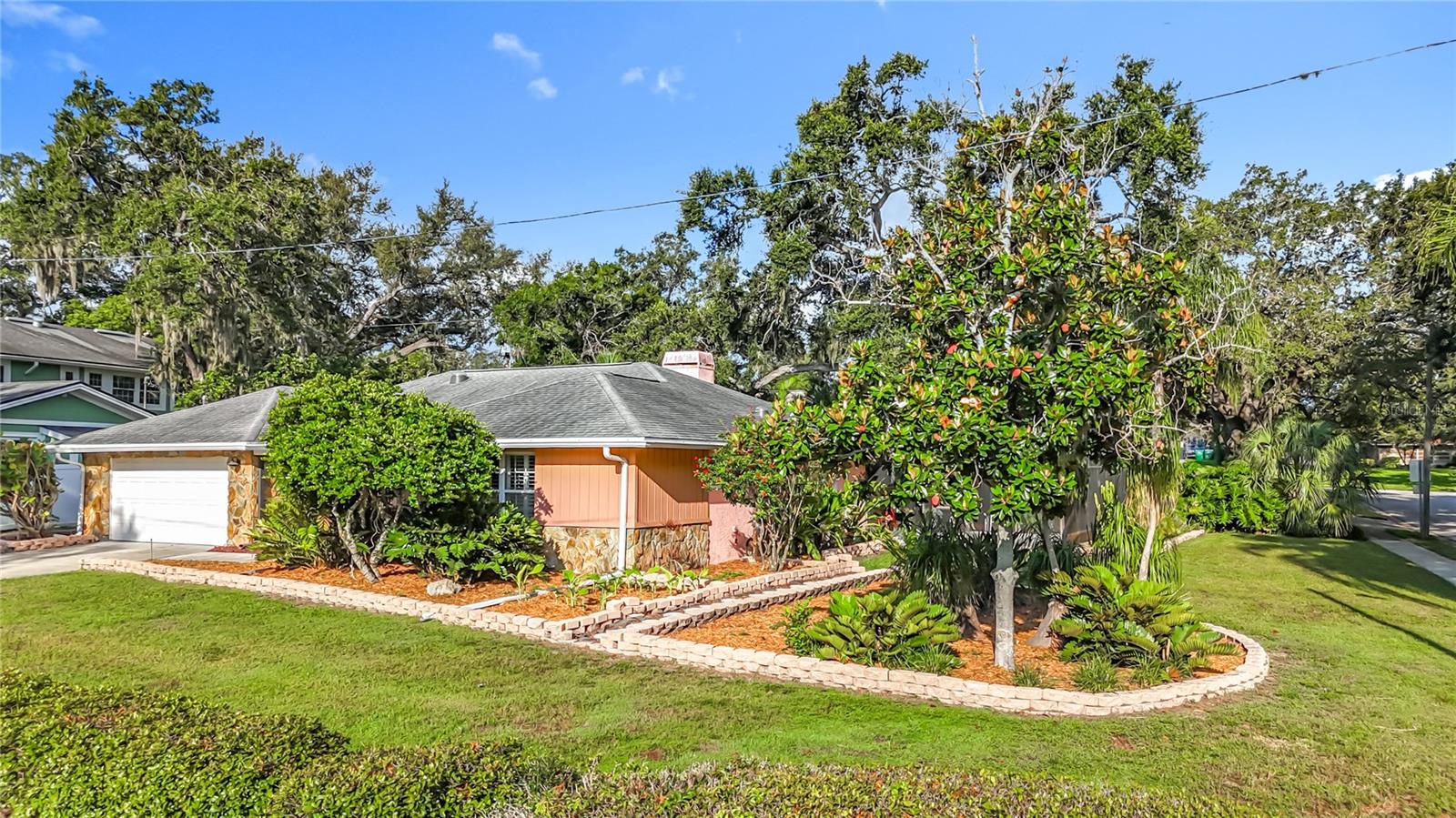 950 COLLEGE HILL DRIVE