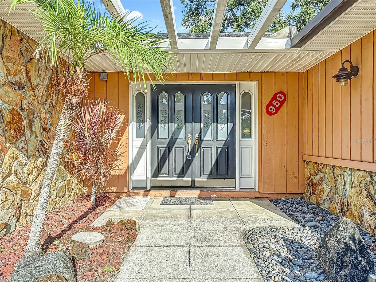 950 COLLEGE HILL DRIVE