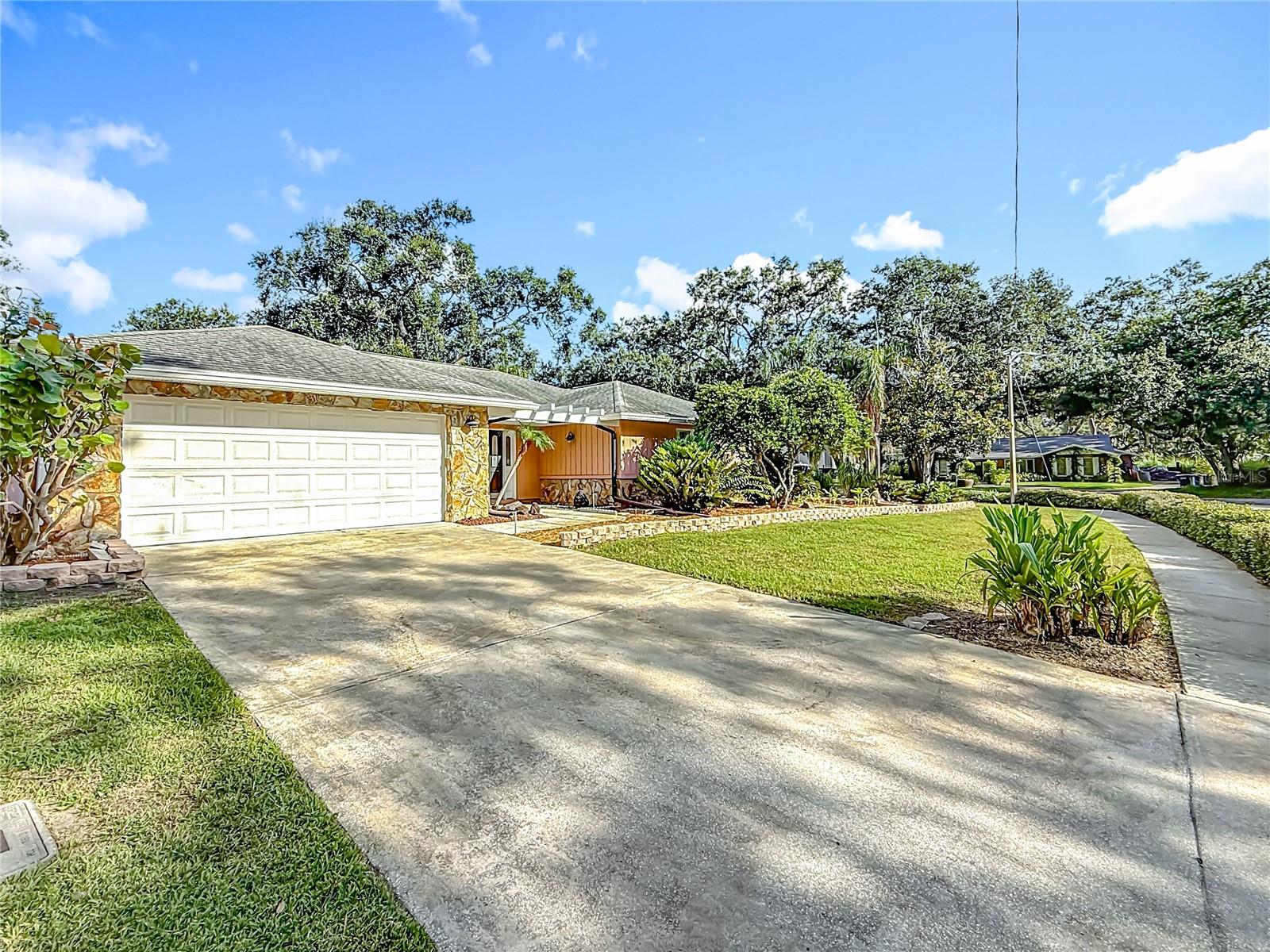 950 COLLEGE HILL DRIVE