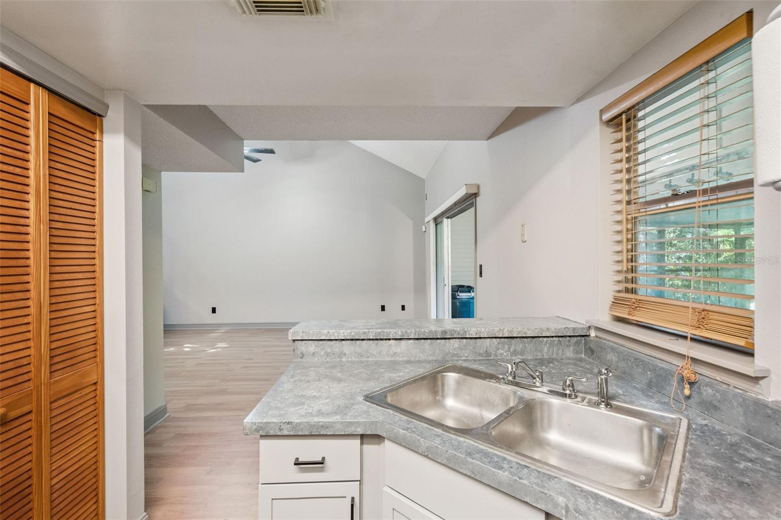 DEER RUN UNIT 14B - Residential