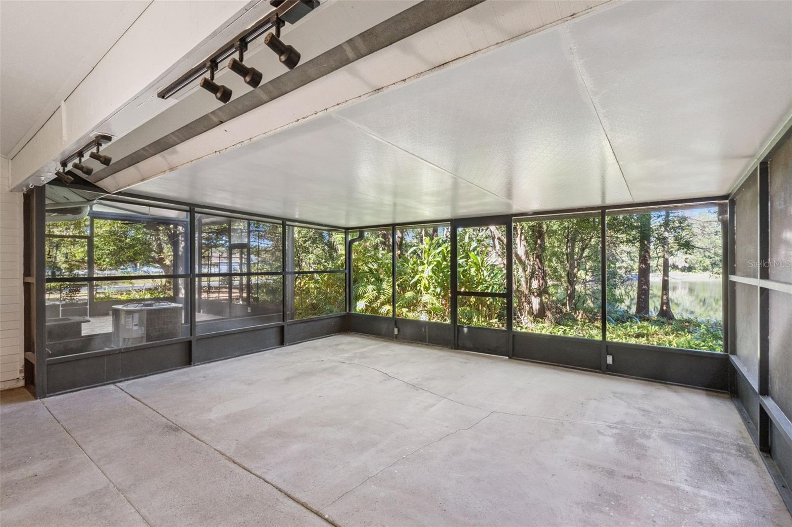 DEER RUN UNIT 14B - Residential