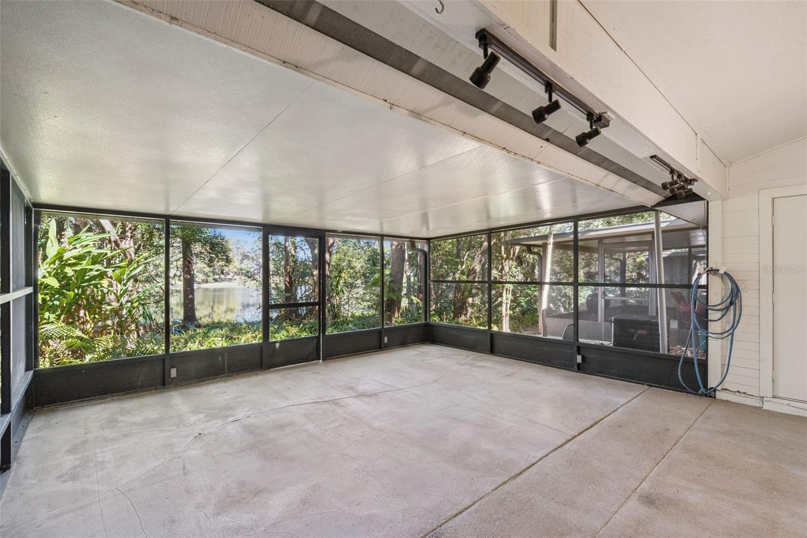 DEER RUN UNIT 14B - Residential