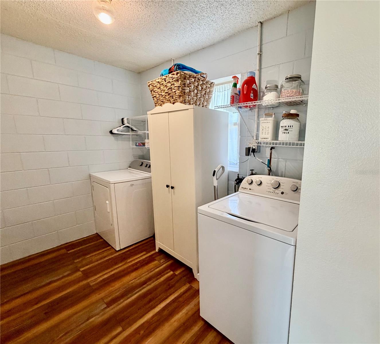 8 N HENDRY AVENUE