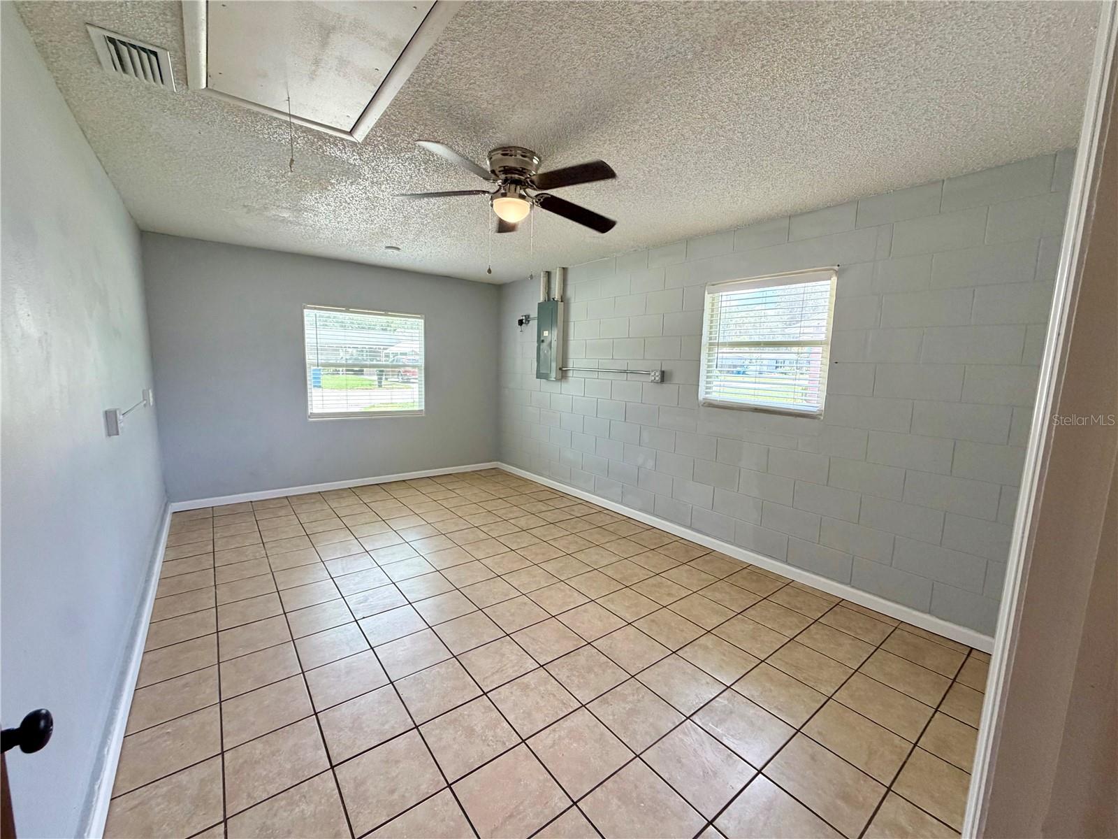 8 N HENDRY AVENUE