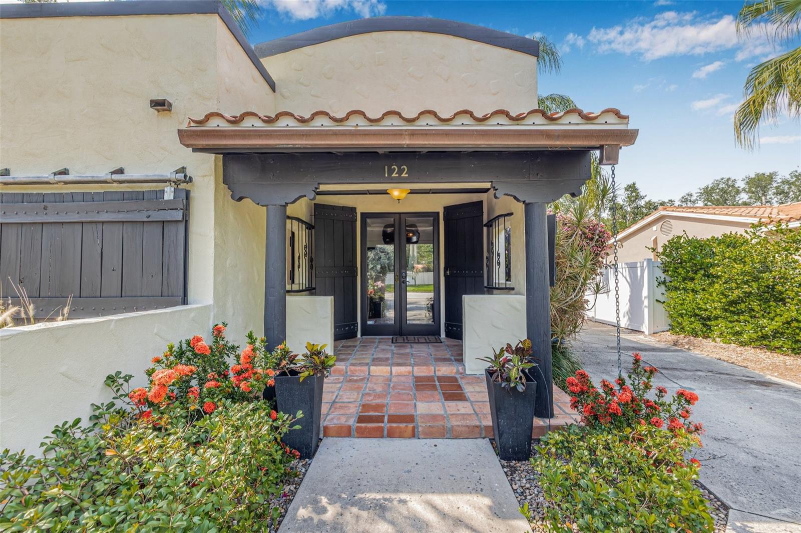 122 MIRAMAR BOULEVARD NE