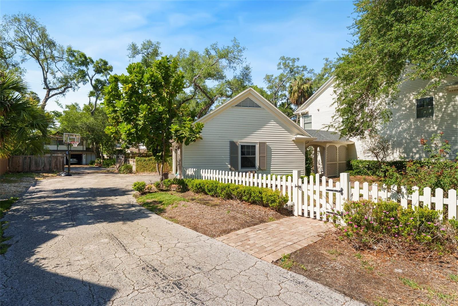 4412 W BROOKWOOD DRIVE