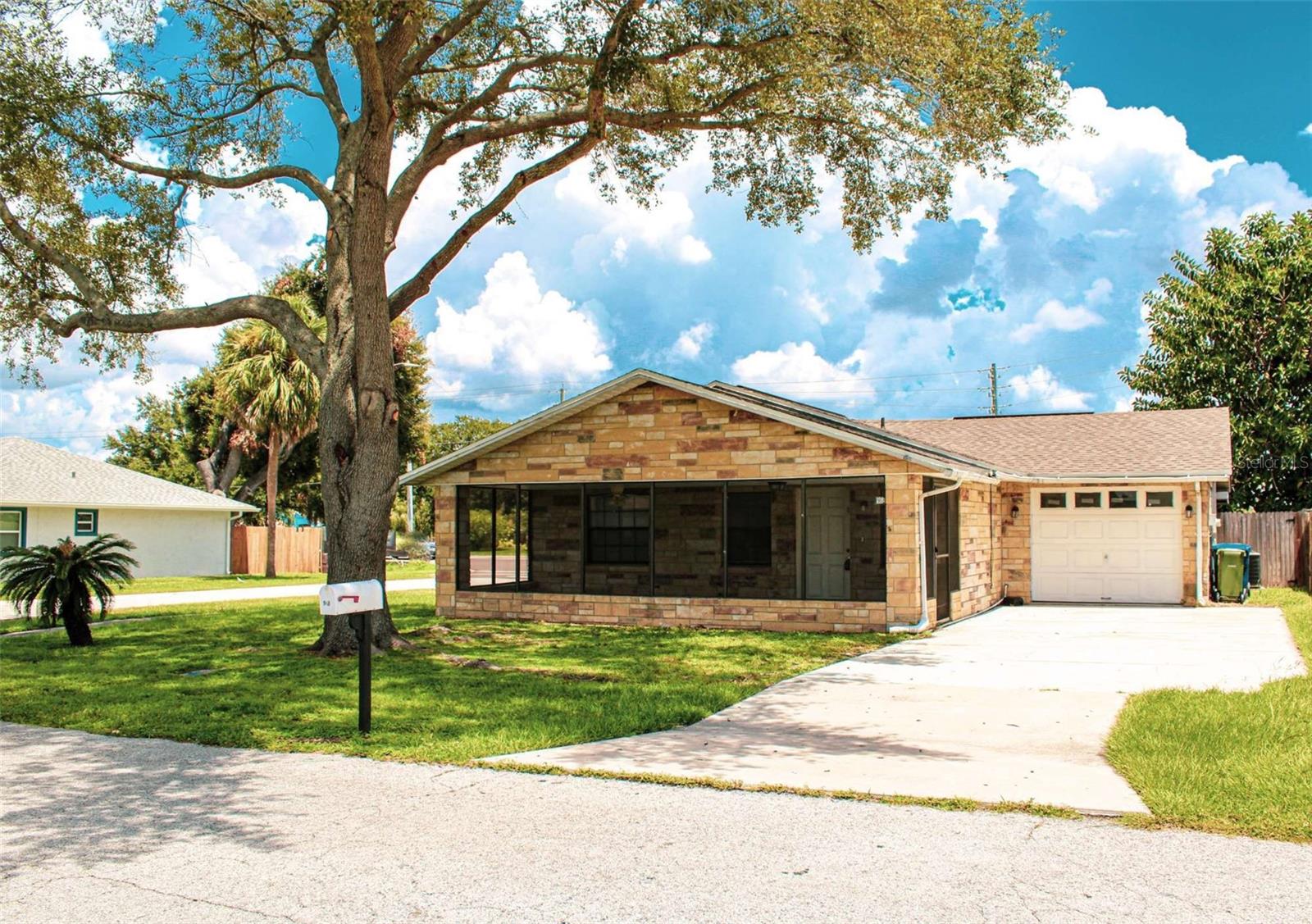 SUNSHINE TREE PH 01 - Residential Lease