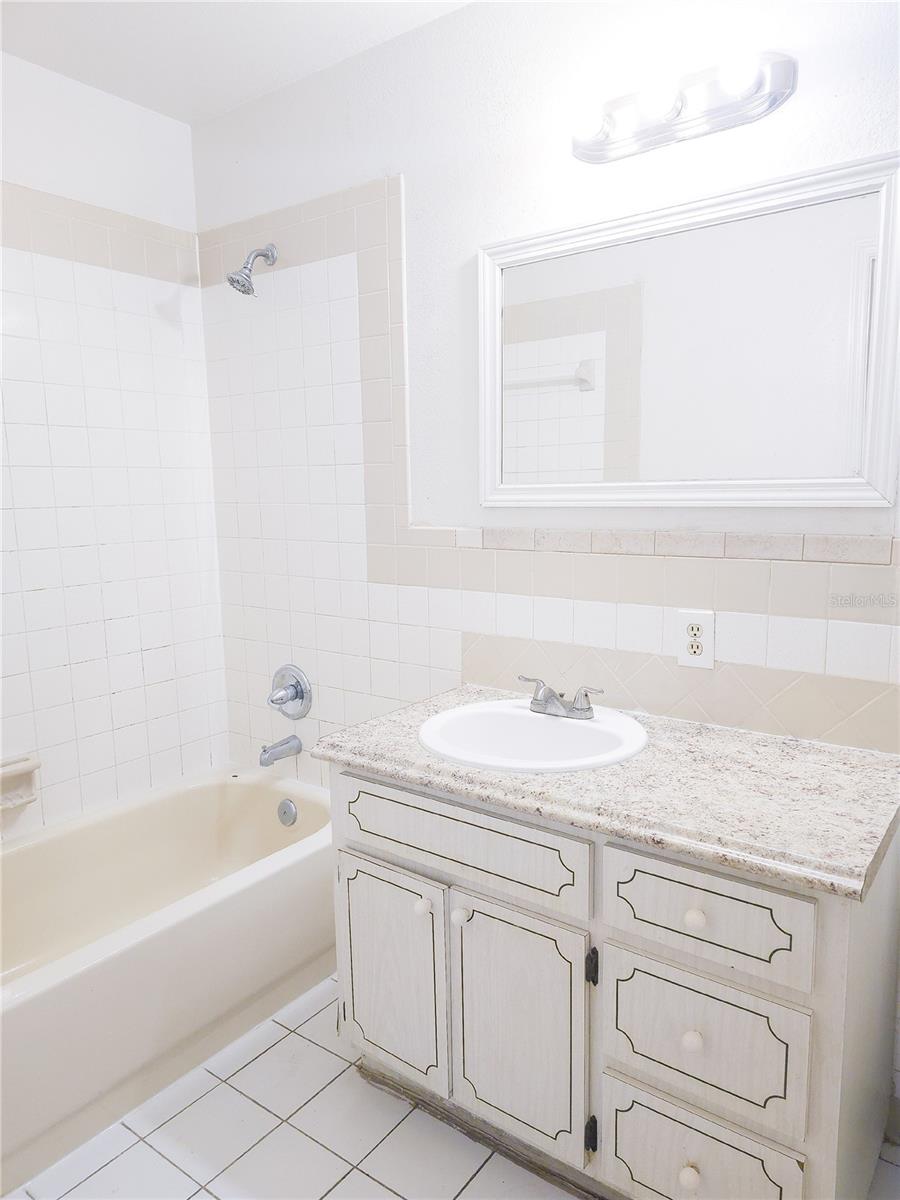 SUNSHINE TREE PH 01 - Residential Lease