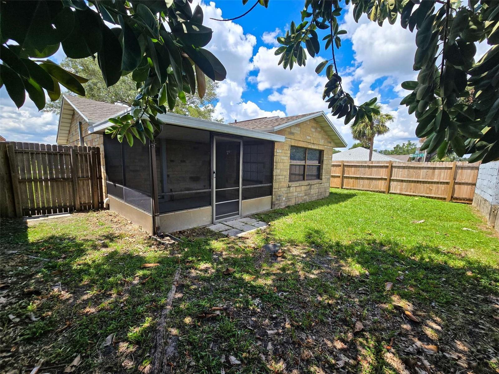 SUNSHINE TREE PH 01 - Residential Lease