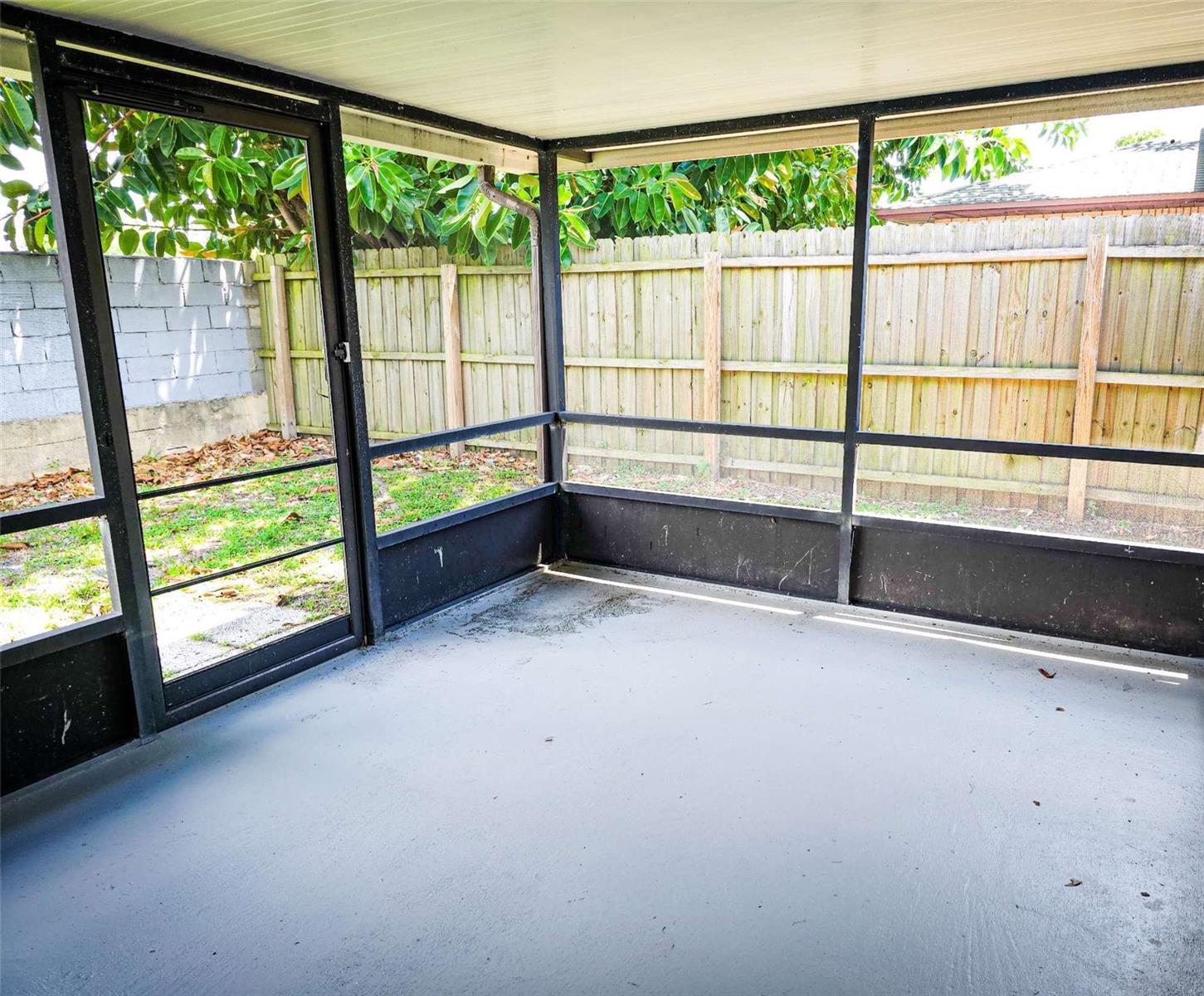 SUNSHINE TREE PH 01 - Residential Lease