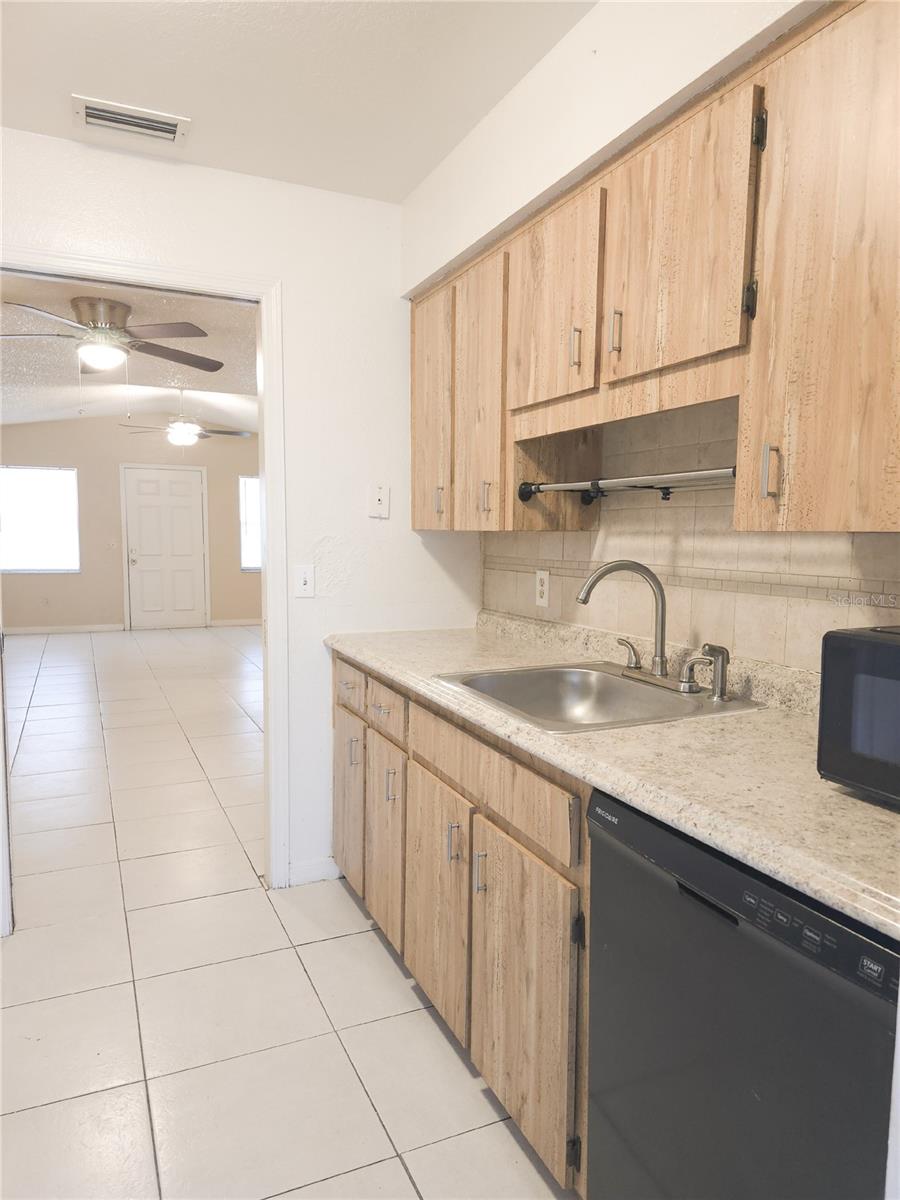 SUNSHINE TREE PH 01 - Residential Lease