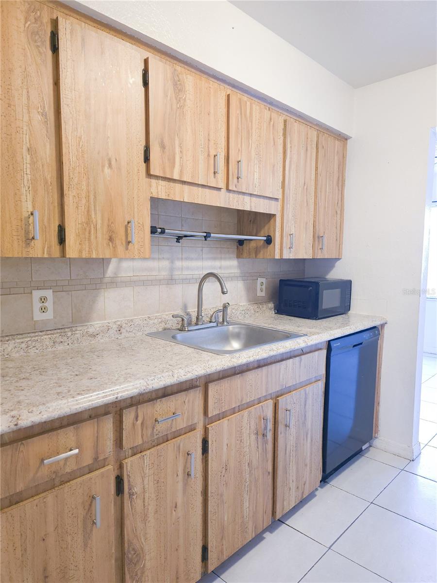 SUNSHINE TREE PH 01 - Residential Lease