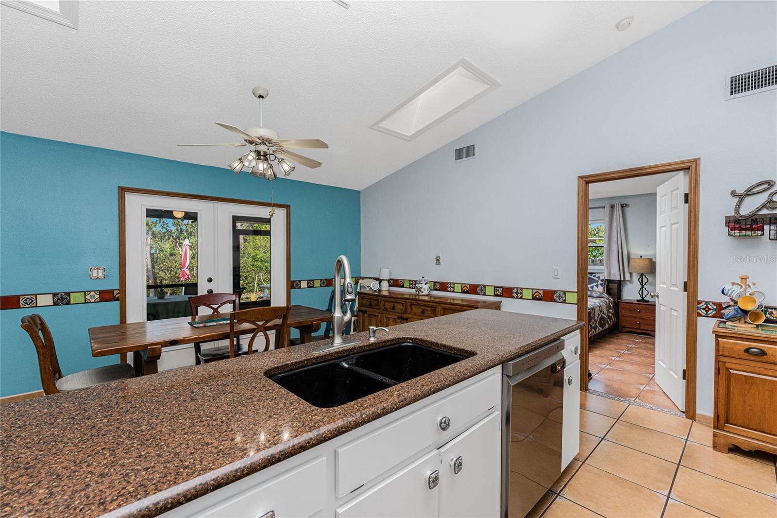 BAY VIEW MANOR - Residential