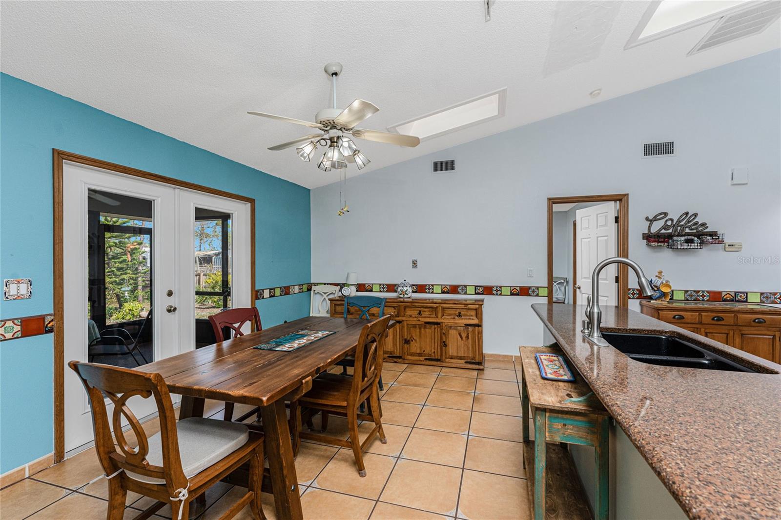 BAY VIEW MANOR - Residential