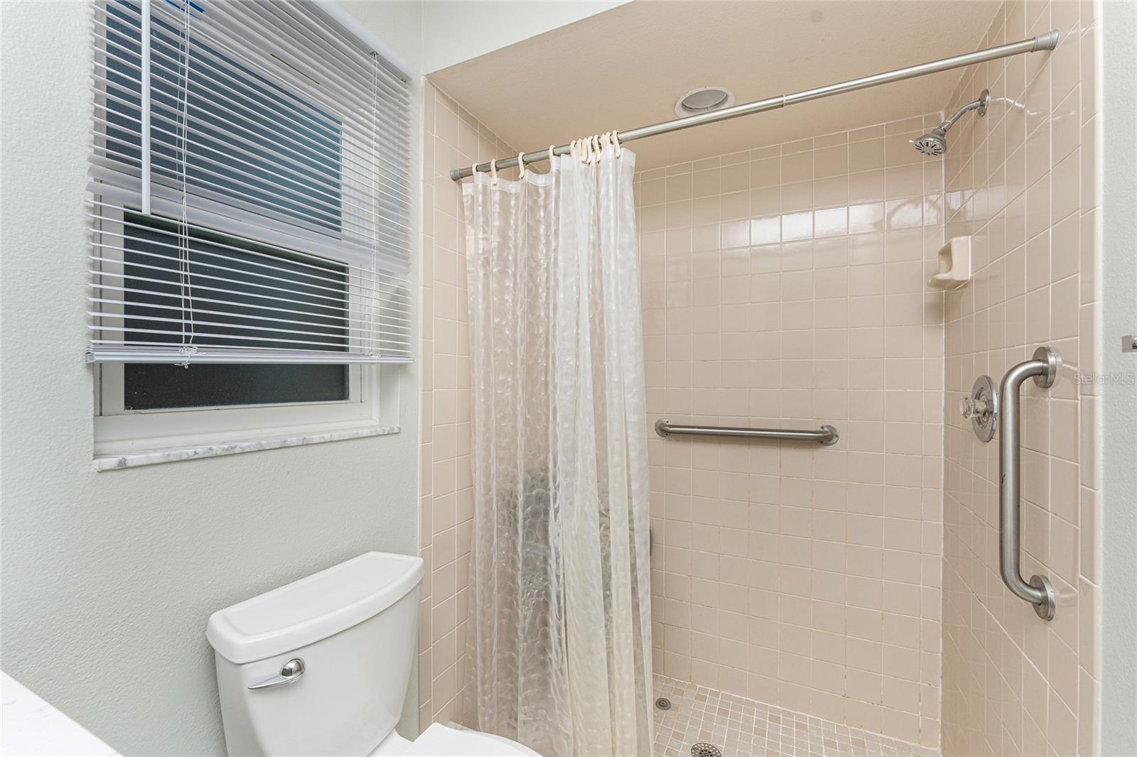 BAY VIEW MANOR - Residential