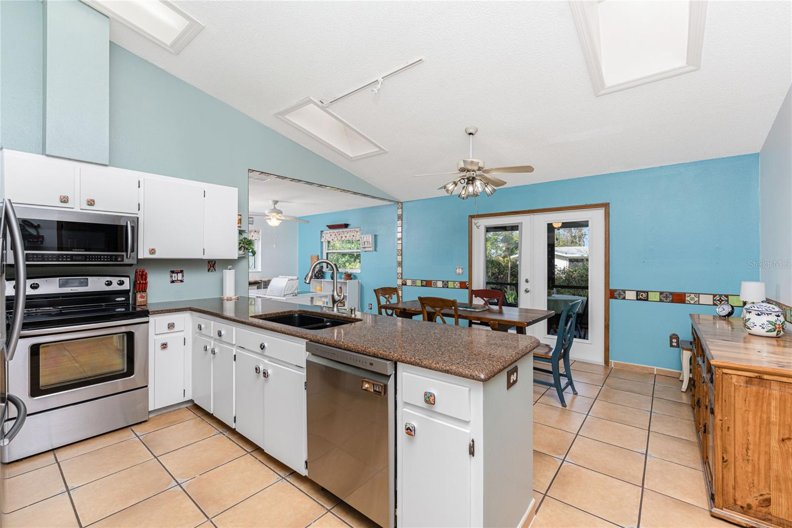 BAY VIEW MANOR - Residential