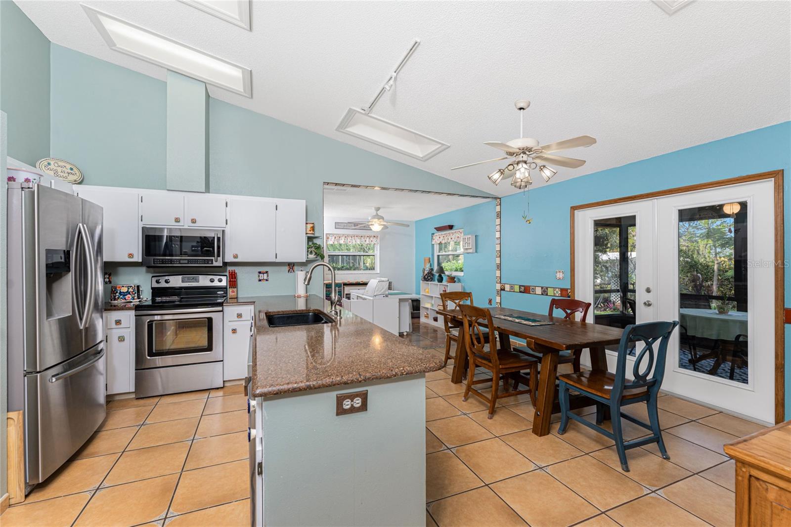 BAY VIEW MANOR - Residential