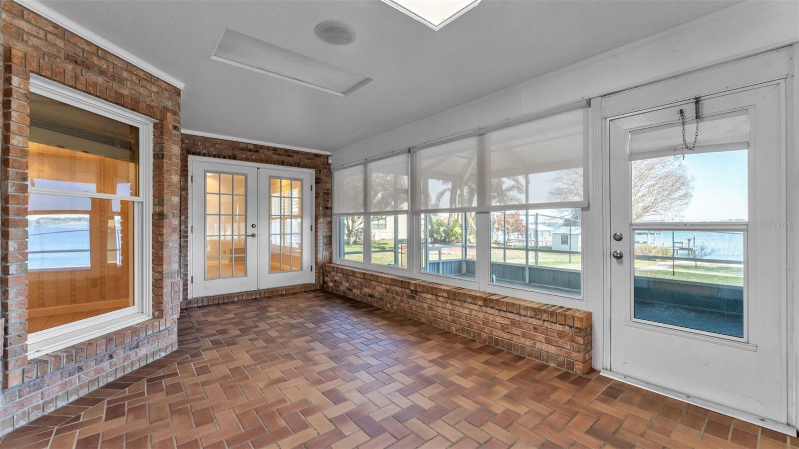 JULIANA WEST - Residential