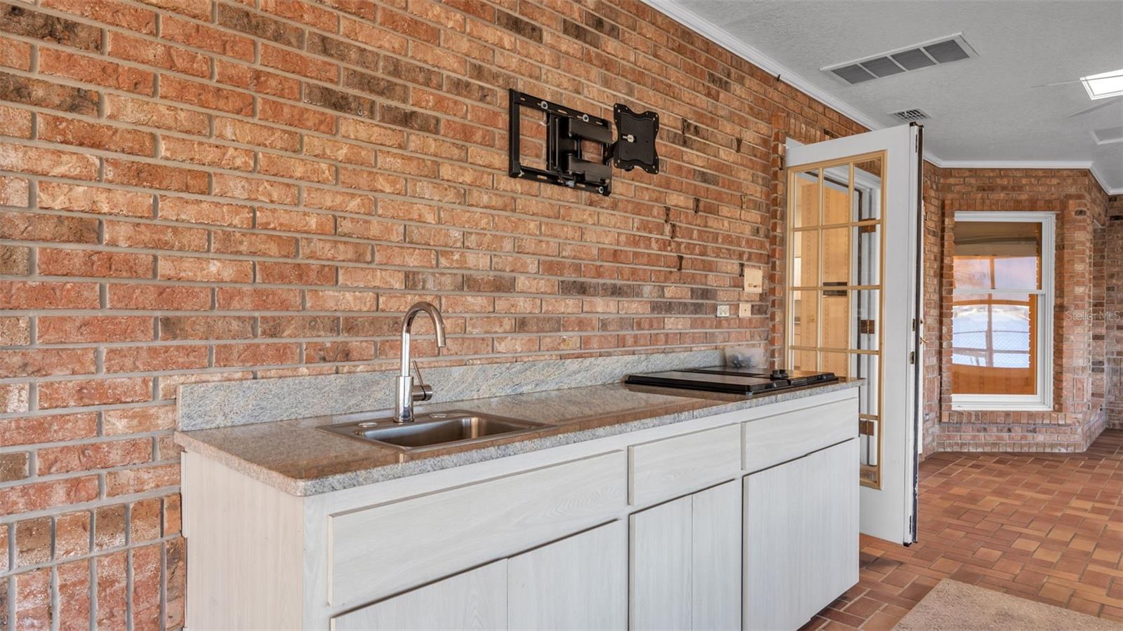 JULIANA WEST - Residential