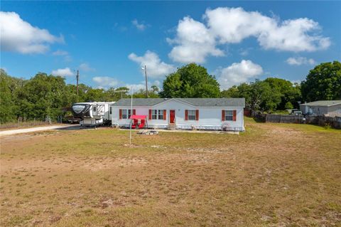 A home in LAKE WALES