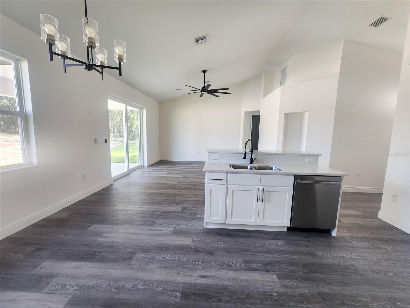 ROLLING HILLS UN 1 - Residential