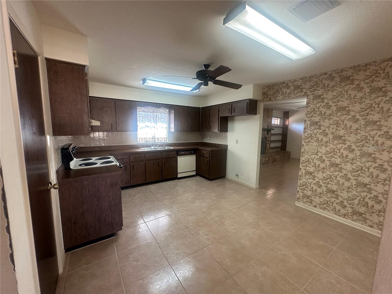 MARPHIL MANOR UNIT 3 - Residential