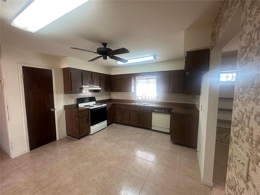 Photo of 609 Rosemarie Avenue, Brandon, FL 33511 (MLS # TB8447684)