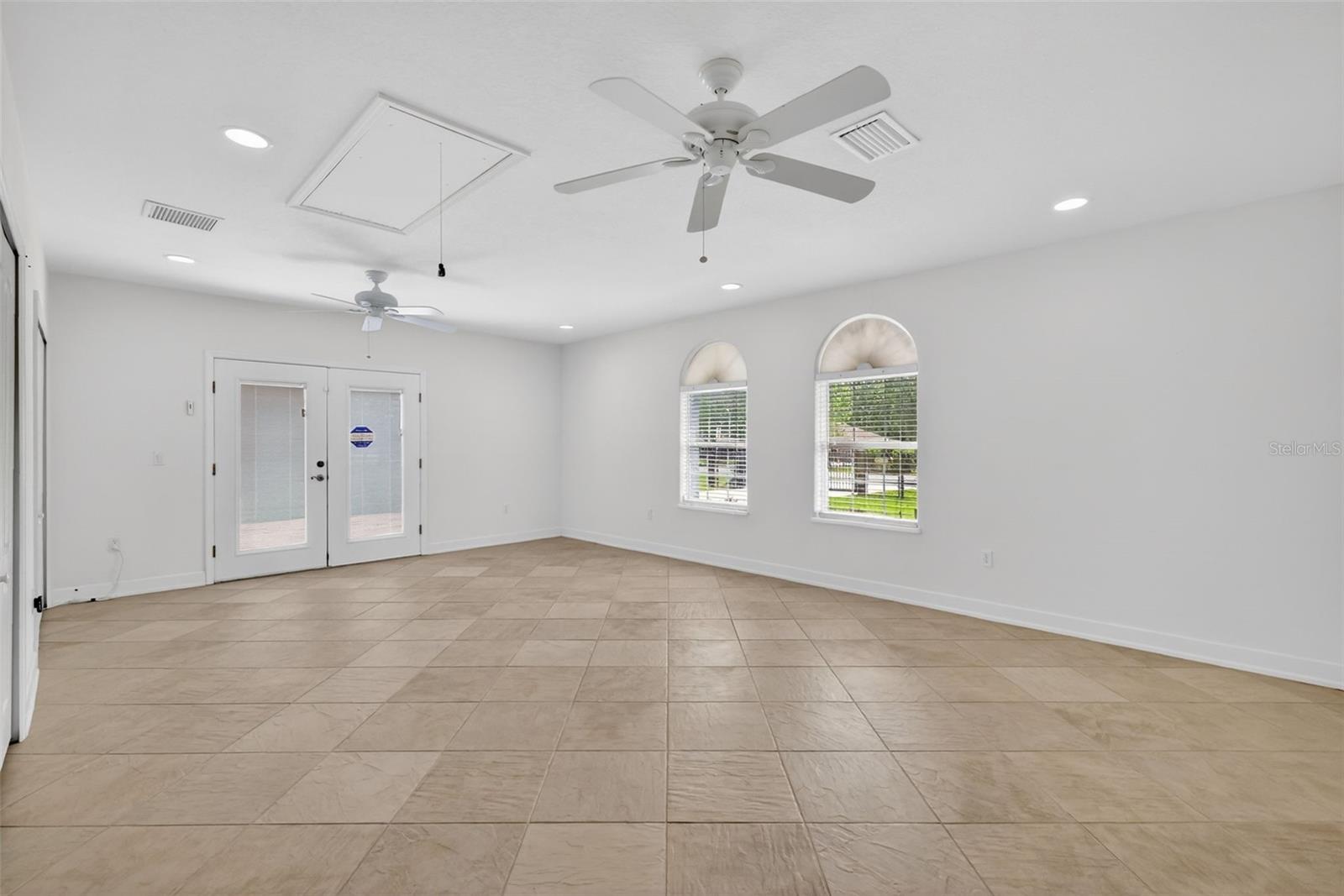 ROYAL TRAILS - Residential