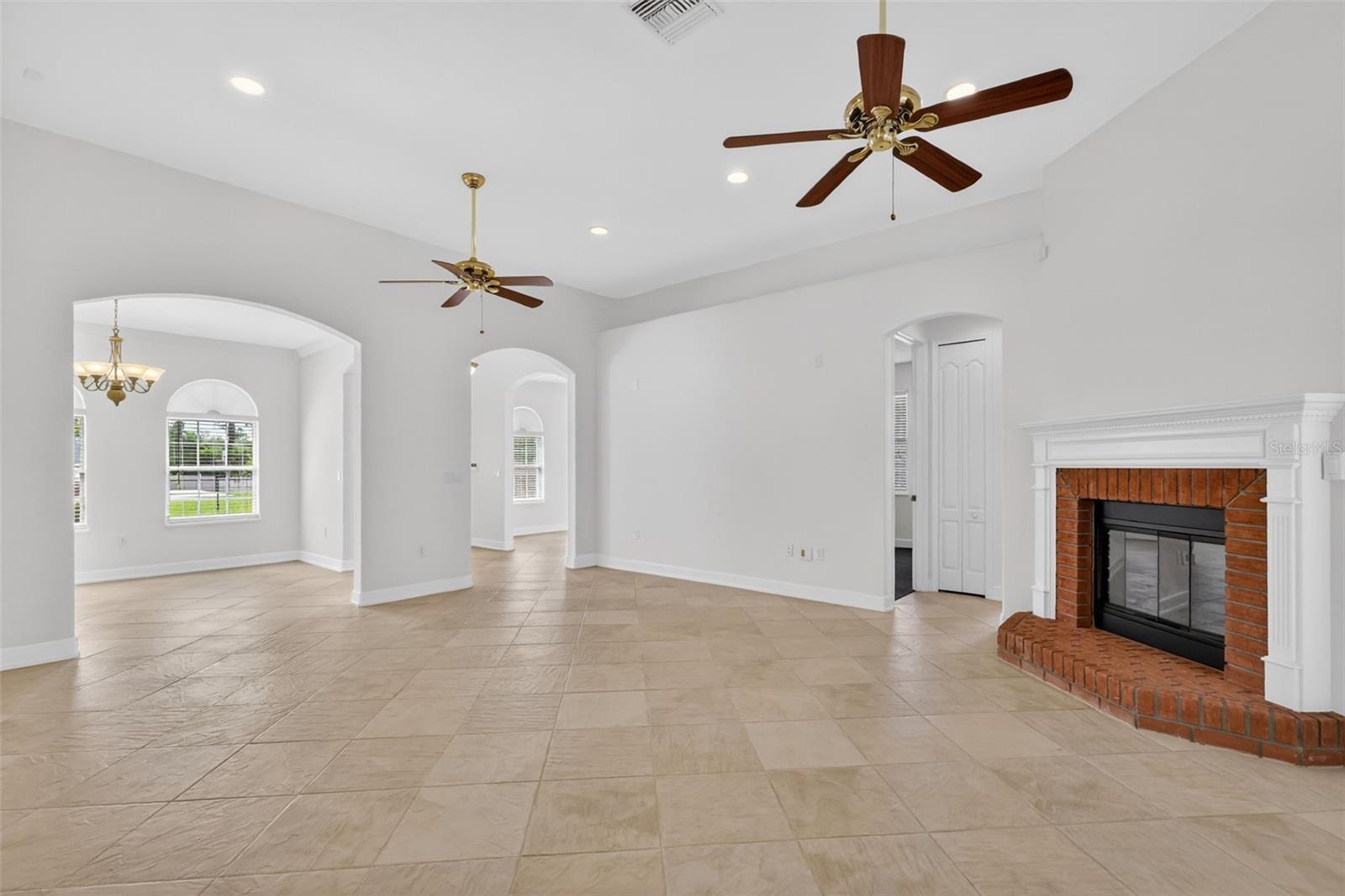 ROYAL TRAILS - Residential