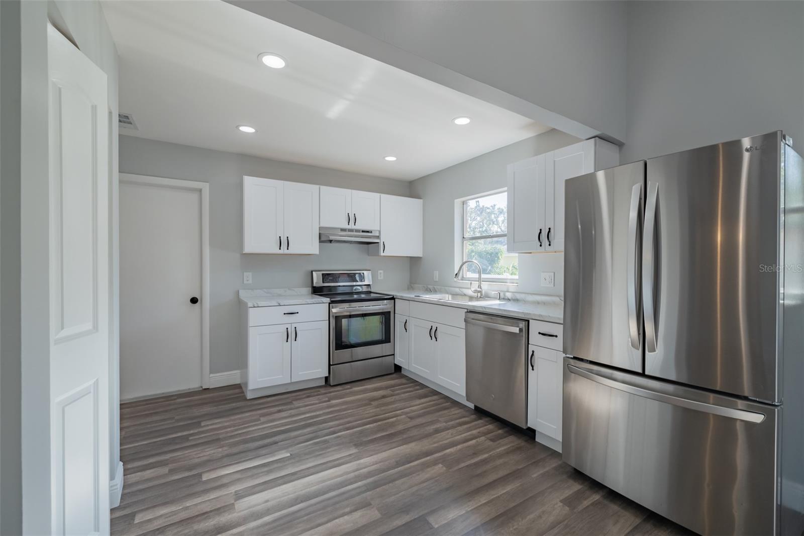 LAZY LANE ESTATES - Residential