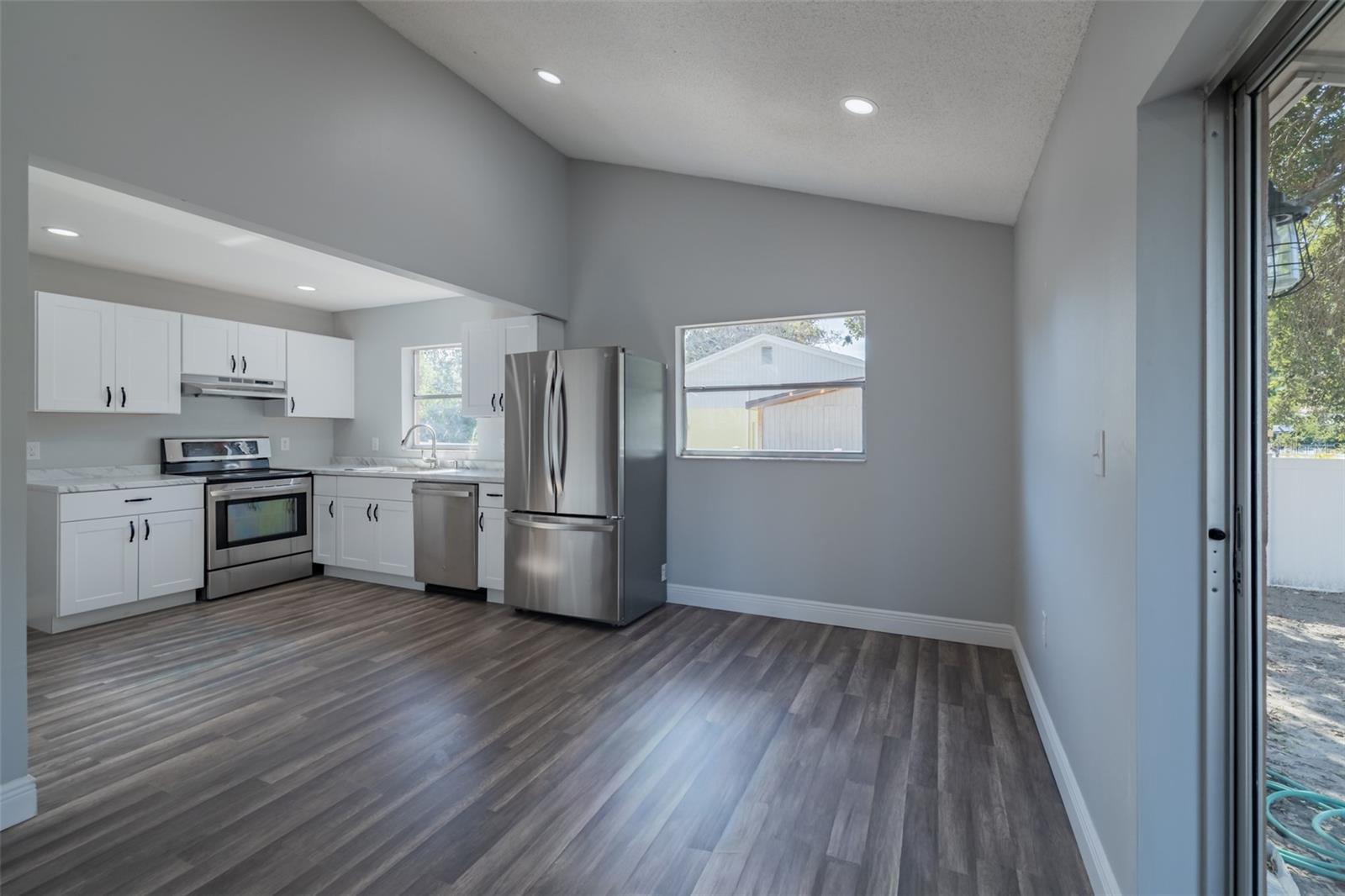 LAZY LANE ESTATES - Residential