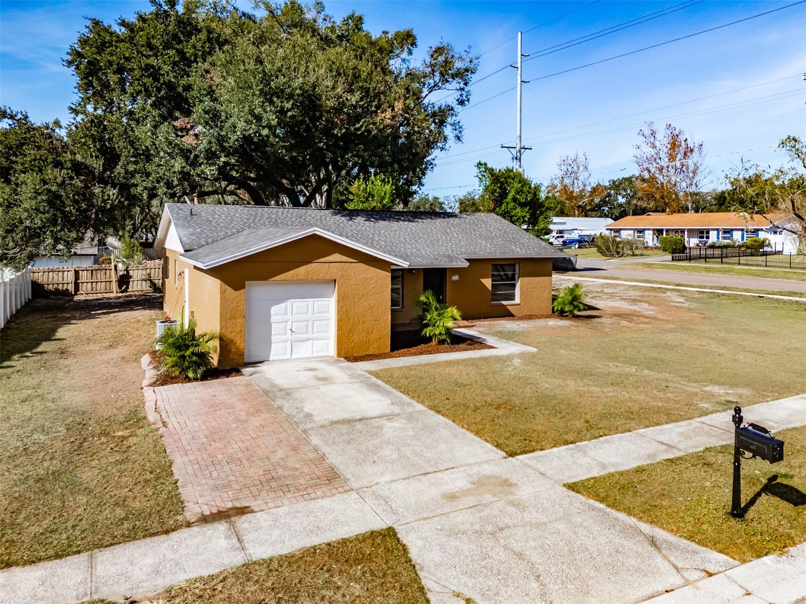 LAZY LANE ESTATES - Residential