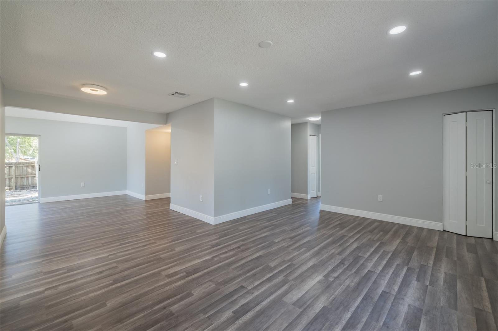 LAZY LANE ESTATES - Residential