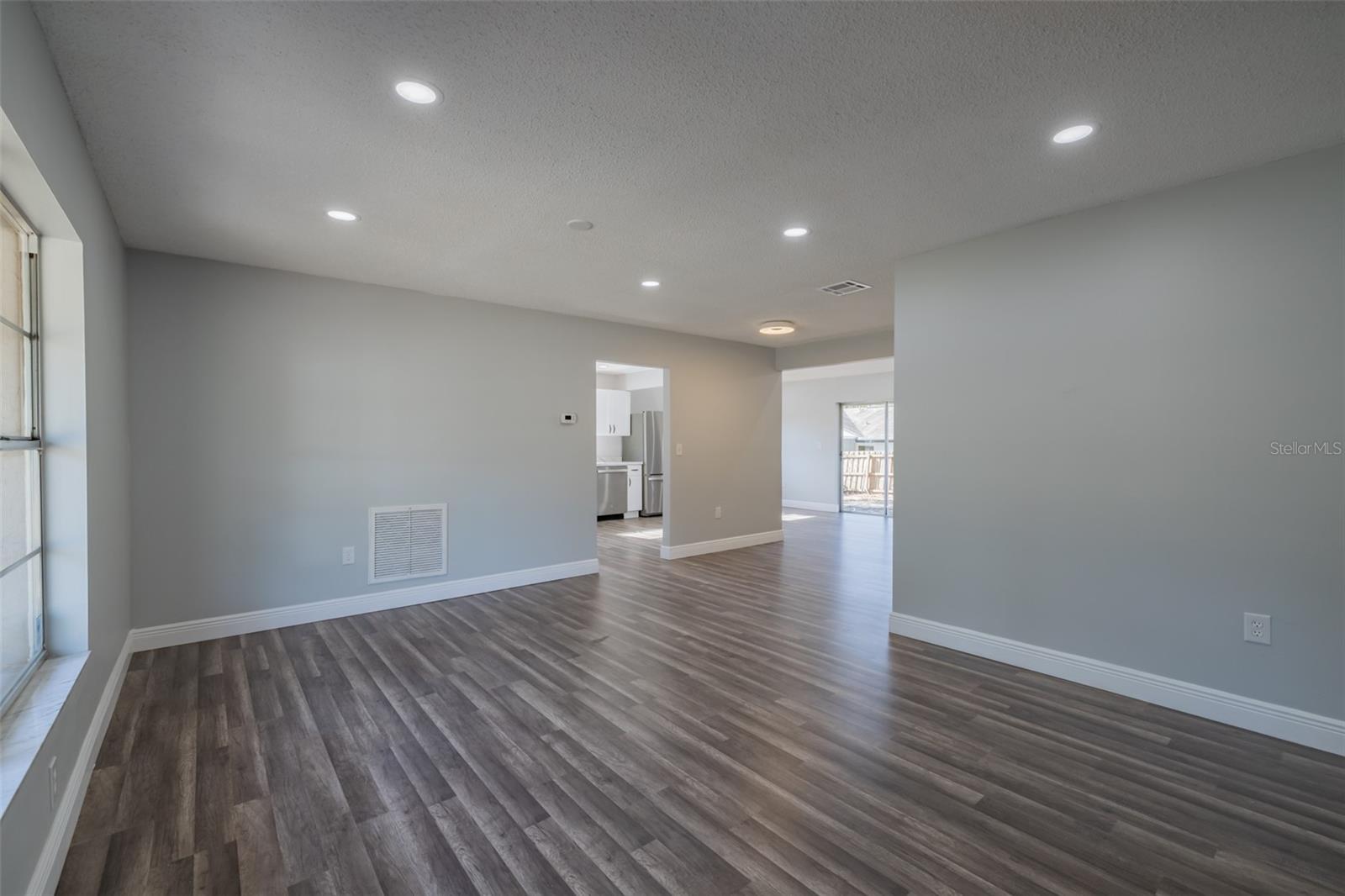 LAZY LANE ESTATES - Residential