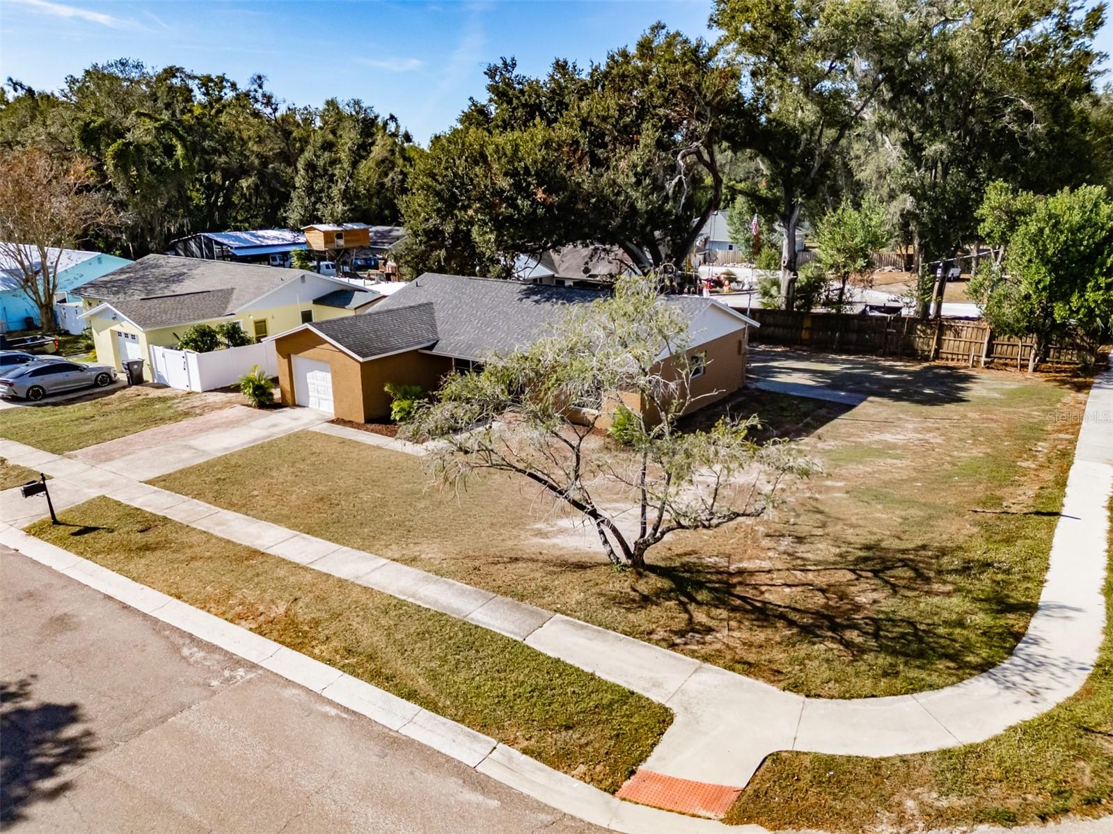 LAZY LANE ESTATES - Residential