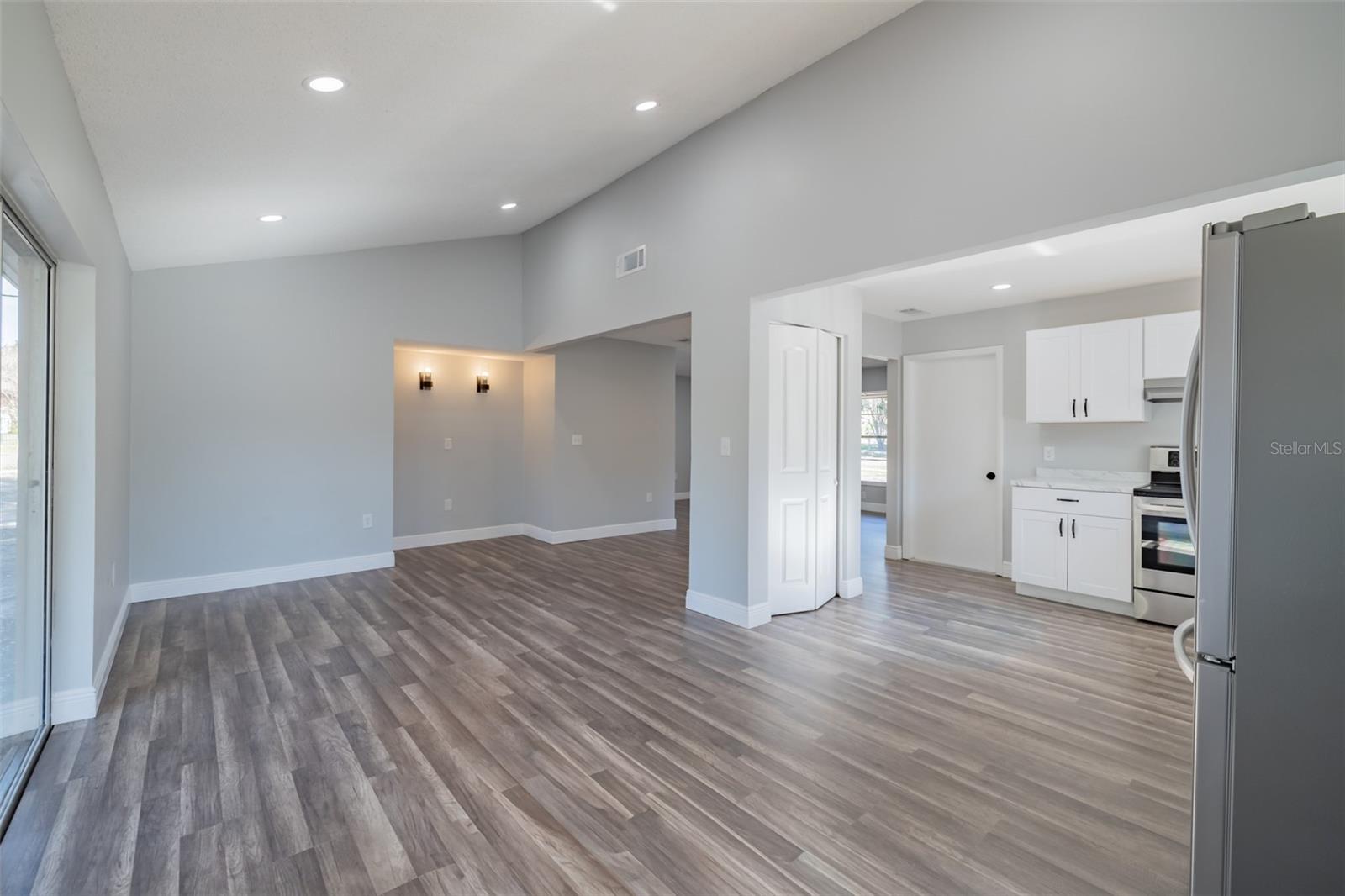 LAZY LANE ESTATES - Residential