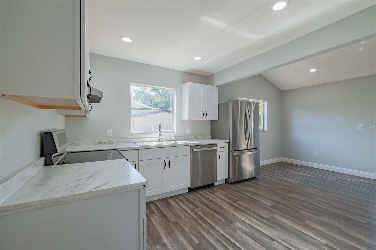 LAZY LANE ESTATES - Residential