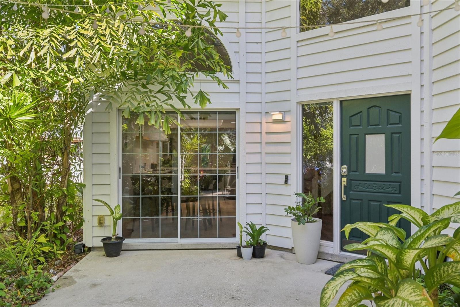 6704 ARBOR OAKS DRIVE