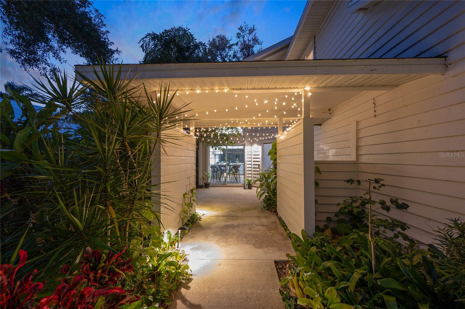 6704 ARBOR OAKS DRIVE